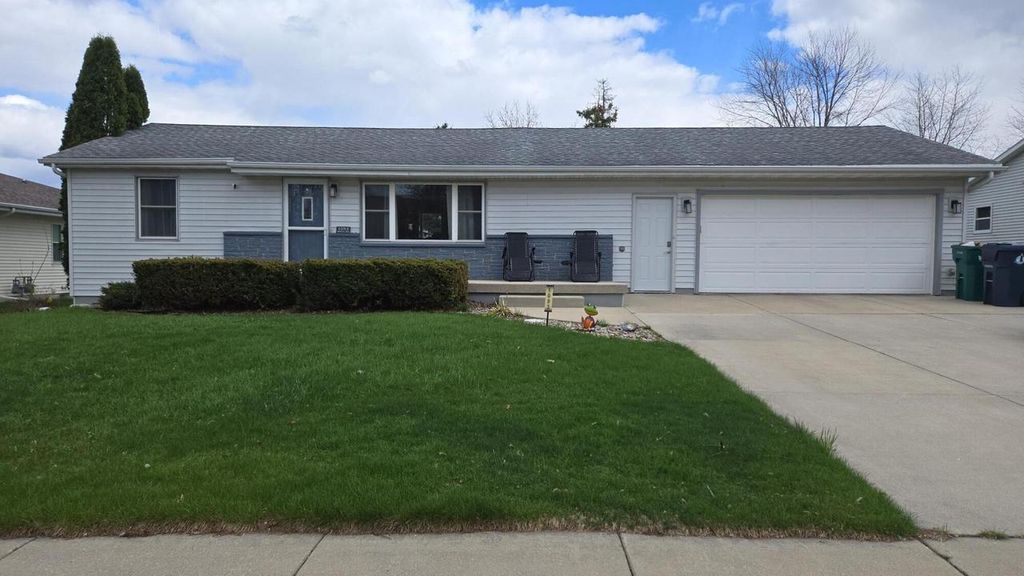 Photo of 1093 Mihill AVENUE, Fond Du Lac, WI 54935 (MLS # 1959624)