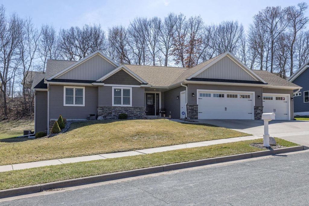 Photo of 800 Knollwood DRIVE, Holmen, WI 54636 (MLS # 1956473)