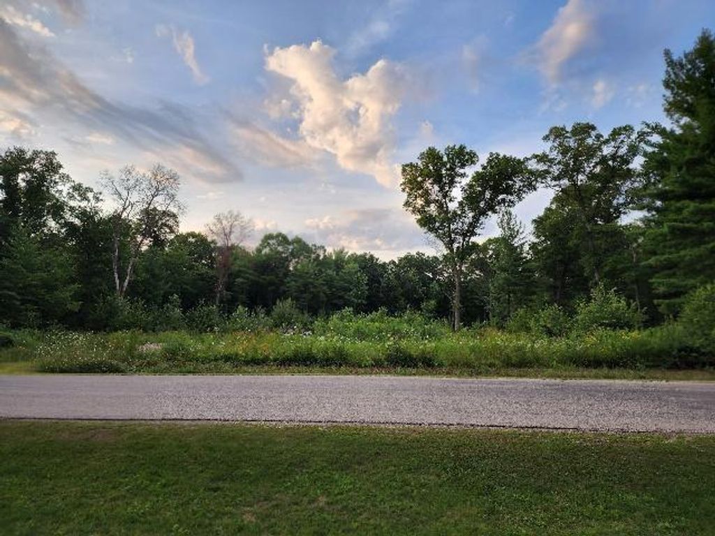 Photo of 2828 S Franklin DRIVE, New Berlin, WI 53151 (MLS # 1944894)