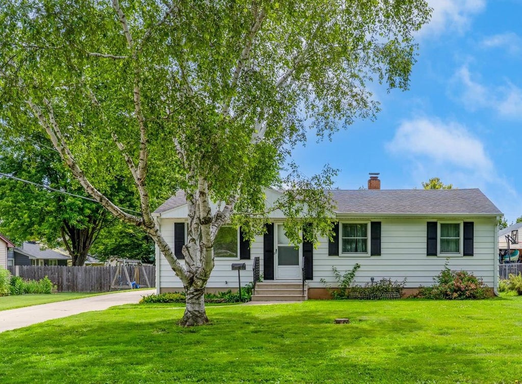 Photo of 2507 Greenwald STREET, Green Bay, WI 54301 (MLS # 50328253)