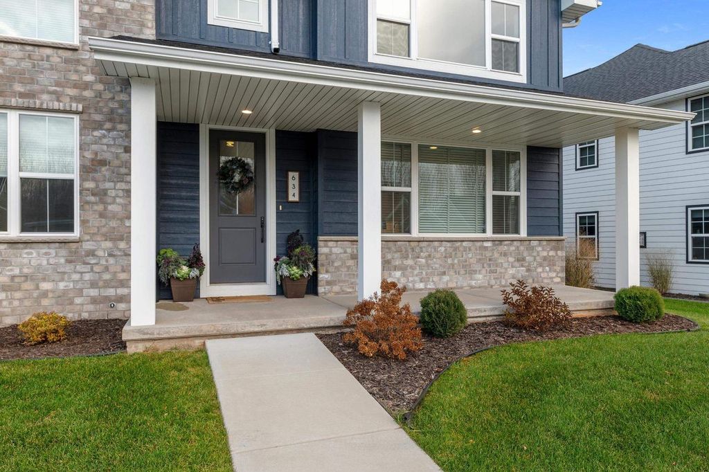 Photo of 634 Olive Tree DRIVE, Green Bay, WI 54313 (MLS # 50326087)