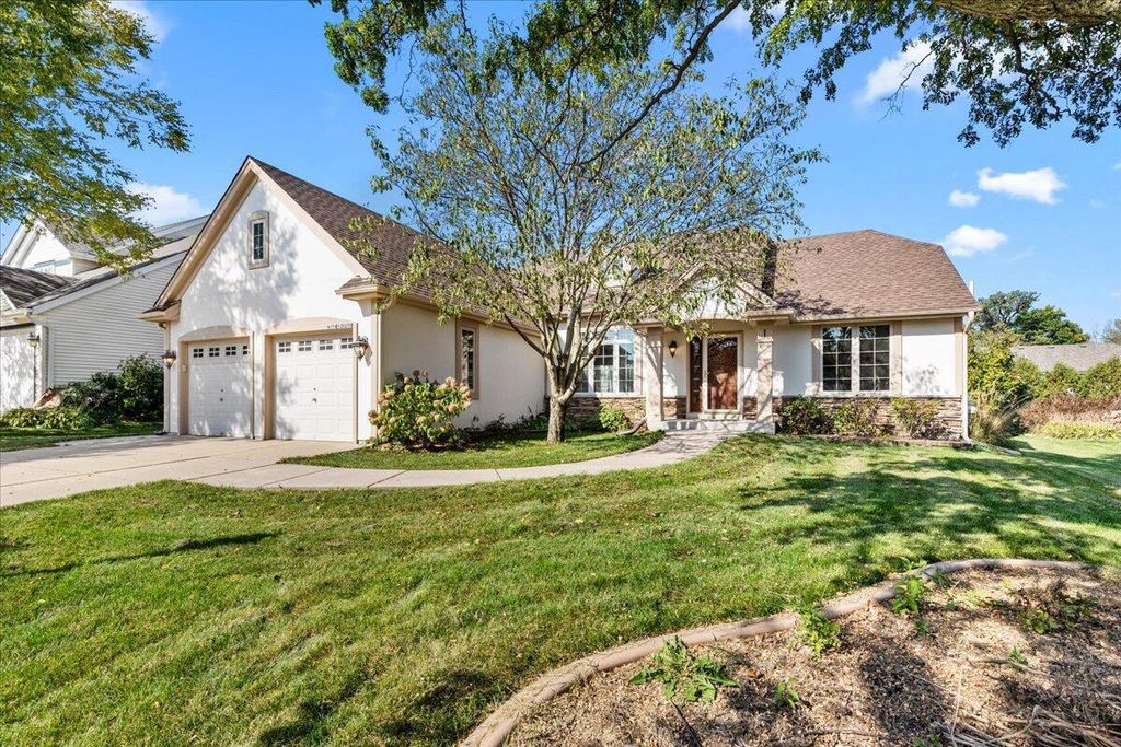 Photo of N174W20270 Raymond ROAD, Jackson, WI 53037 (MLS # 1938182)