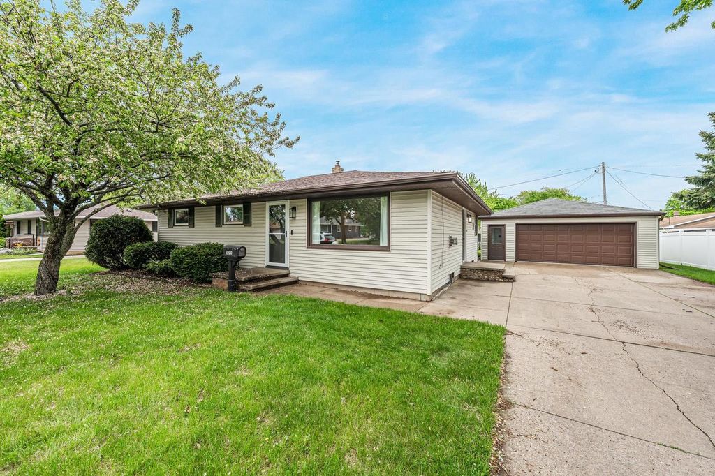 Photo of 523 Margaret STREET, Combined Locks, WI 54113 (MLS # 50325745)
