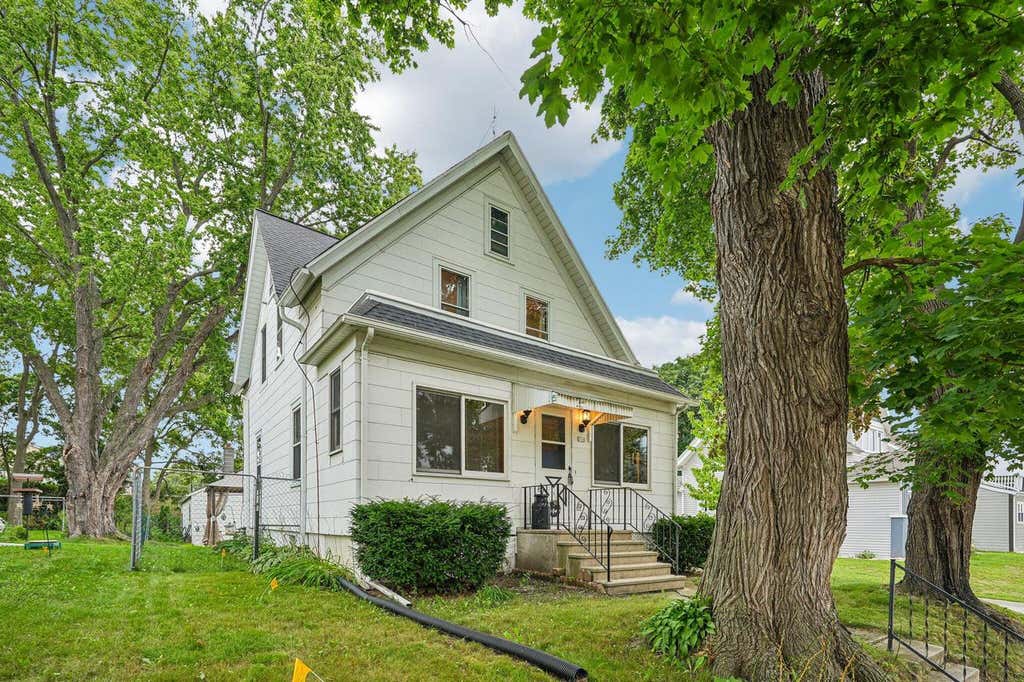 Photo of 118 S Milwaukee STREET, Fredonia, WI 53021 (MLS # 1974902)