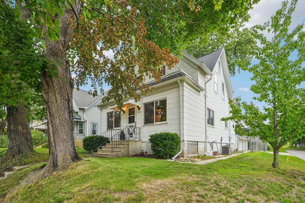 Photo of 118 S Milwaukee STREET, Fredonia, WI 53021 (MLS # 1974902)