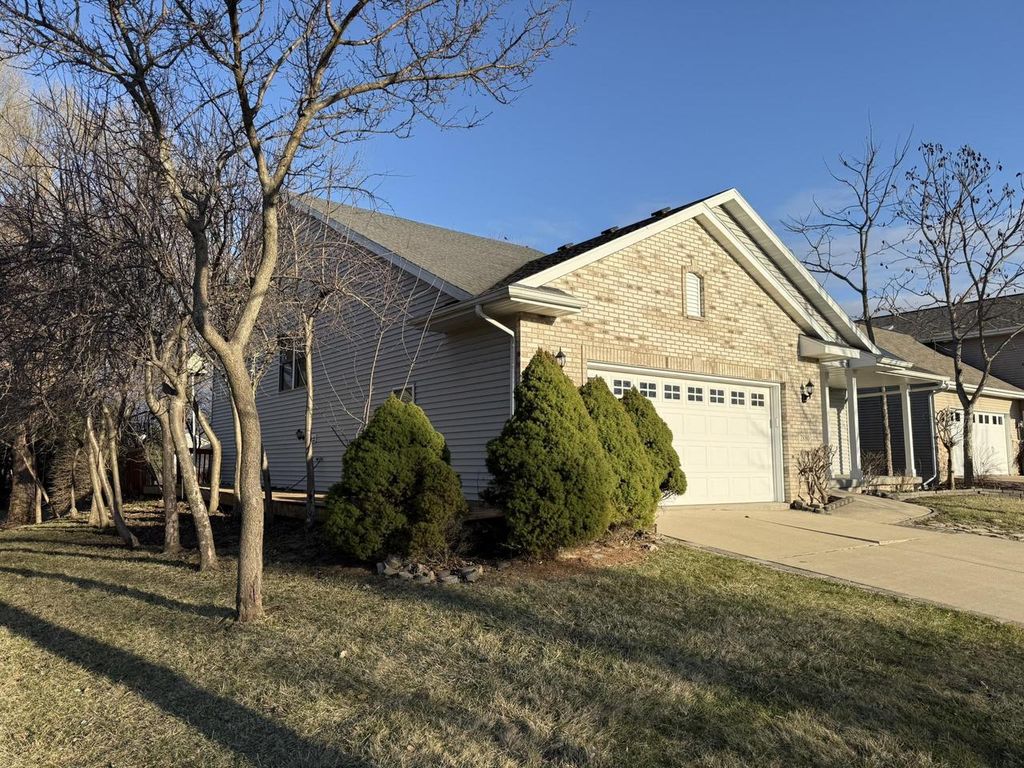 Photo of 2880 Crinkle Rooot DRIVE, Fitchburg, WI 53711 (MLS # 2021122)