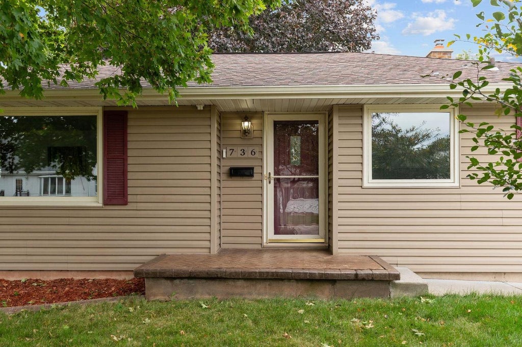 Photo of 736 John STREET, Menasha, WI 54952 (MLS # 50333387)