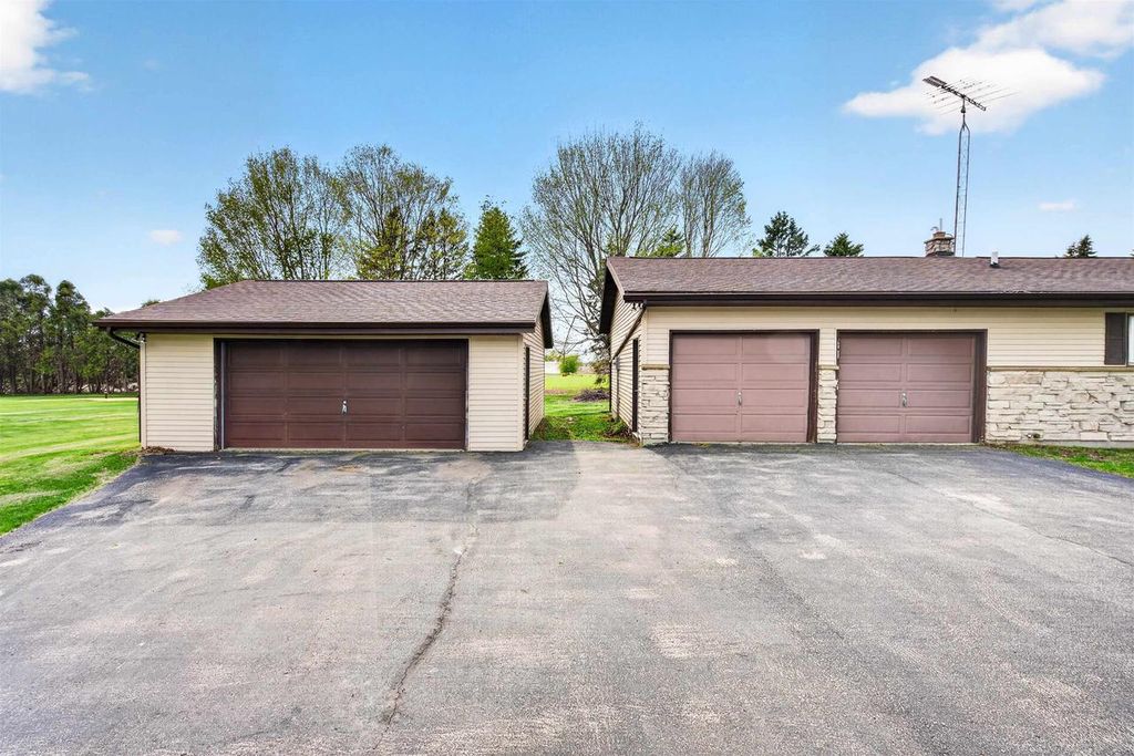 Photo of N5782 Fairview ROAD, Fond Du Lac, WI 54937 (MLS # 50324928)