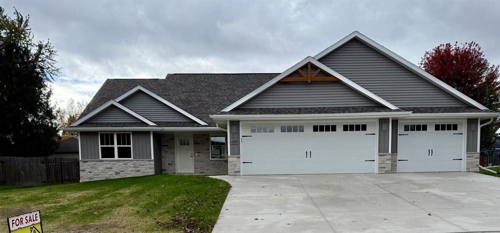 Photo of 2289 Oliver LANE, Green Bay, WI 54313 (MLS # 50317153)