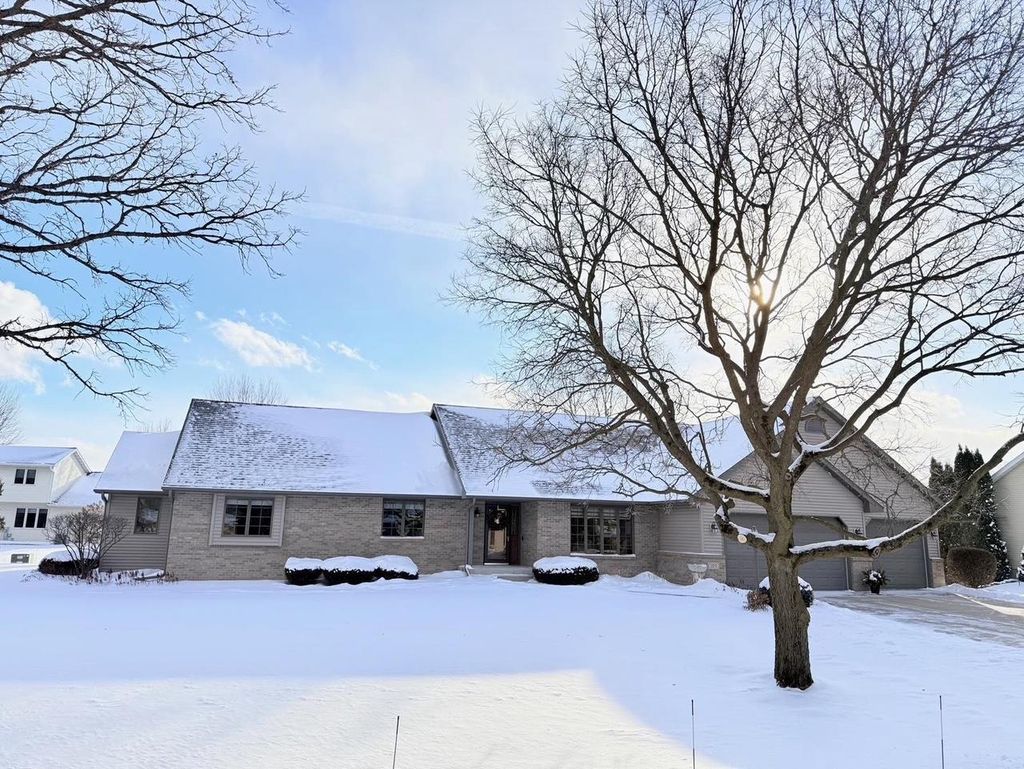 Photo of 105 Oak Springs CIRCLE, Deforest, WI 53532 (MLS # 2015328)