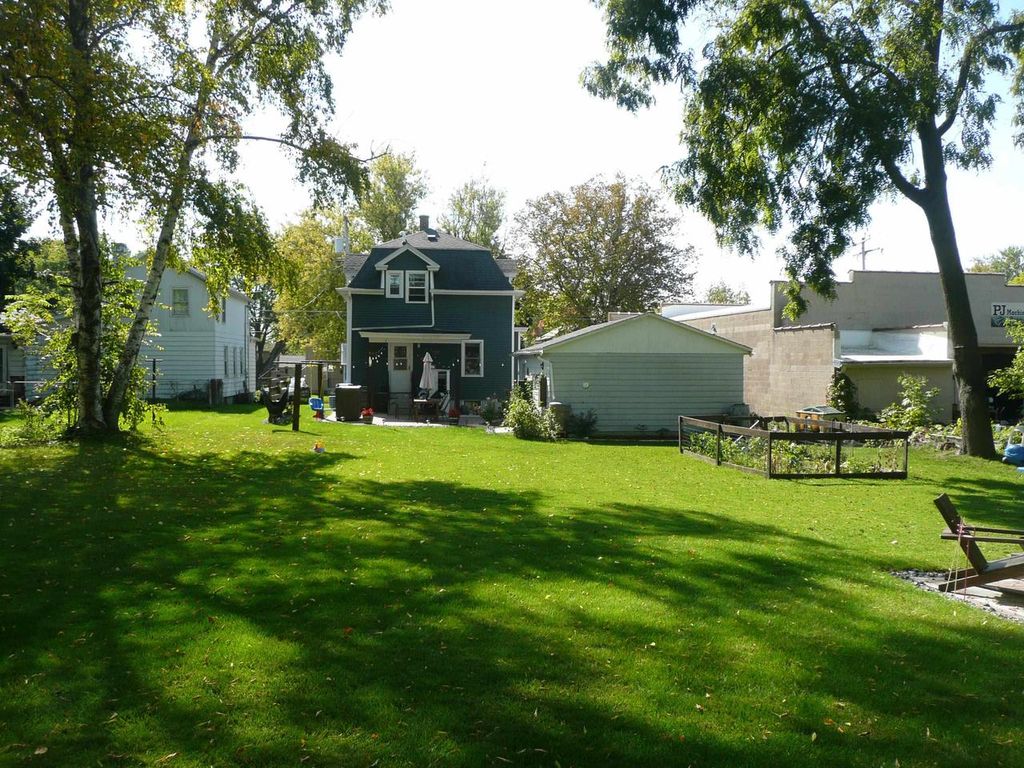 Photo of 422 Main STREET, La Crosse, WI 54601 (MLS # 1944606)