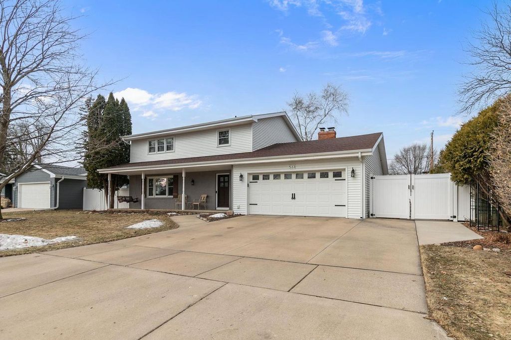 Photo of 533 N Canterbury DRIVE, Appleton, WI 54915 (MLS # 50321818)