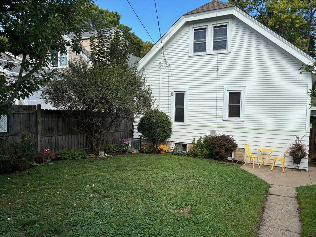 Photo of 3265 S New York AVENUE, Milwaukee, WI 53207 (MLS # 1939879)