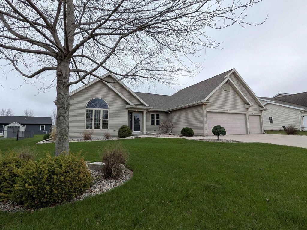 Photo of 501 Crowfoot AVENUE, Fond Du Lac, WI 54935 (MLS # 50324035)