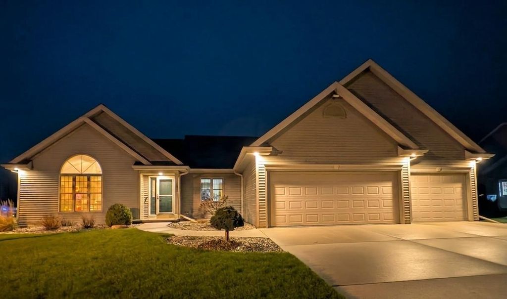 Photo of 501 Crowfoot AVENUE, Fond Du Lac, WI 54935 (MLS # 50324035)