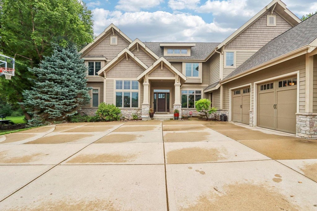 Photo of 9913 Shadow Ridge TRAIL, Middleton, WI 53562 (MLS # 2027805)