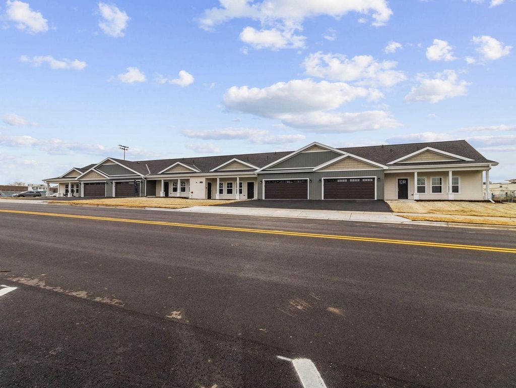 Photo of 1601 Wildlife DRIVE #4, Kewaskum, WI 53040 (MLS # 1946454)