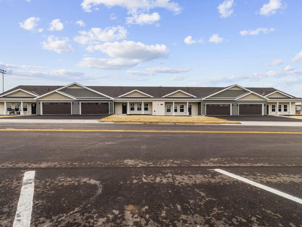 Photo of 1601 Wildlife DRIVE #4, Kewaskum, WI 53040 (MLS # 1946454)