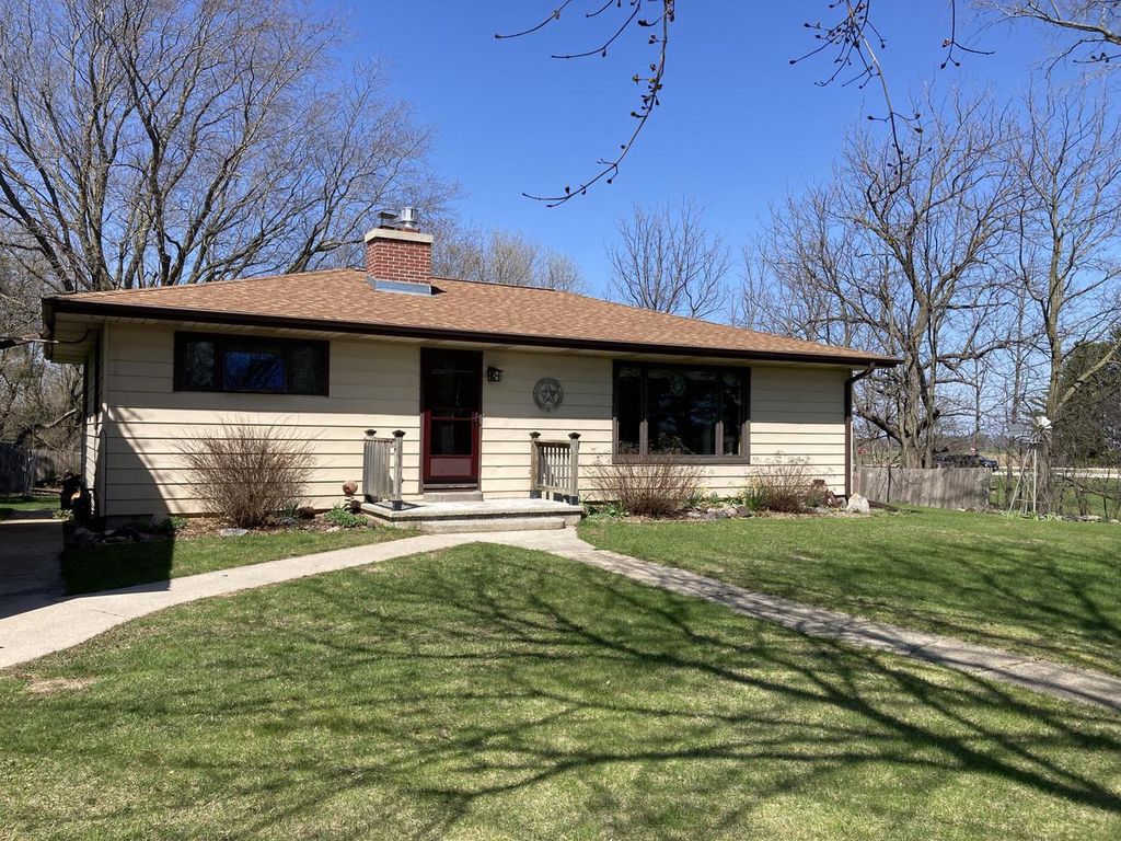 Photo of W4918 County ROAD NORTH ROAD N, Waldo, WI 53093 (MLS # 1959010)