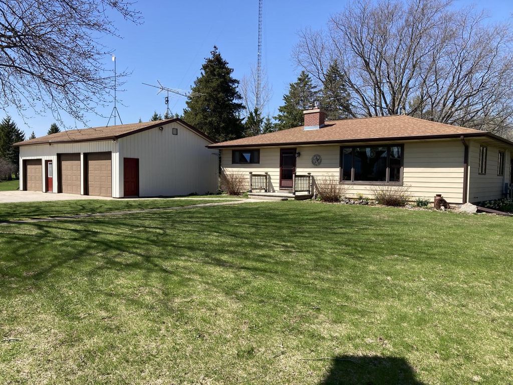 Photo of W4918 County ROAD NORTH ROAD N, Waldo, WI 53093 (MLS # 1959010)
