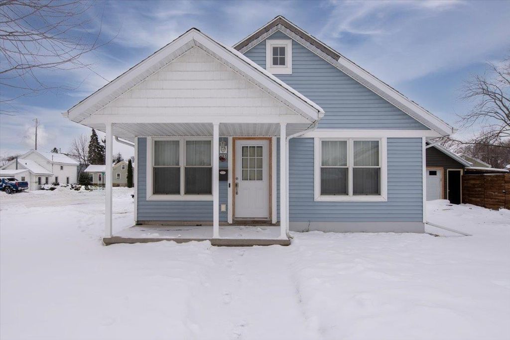 Photo of 403 W 6th AVENUE, Oshkosh, WI 54902 (MLS # 50319101)