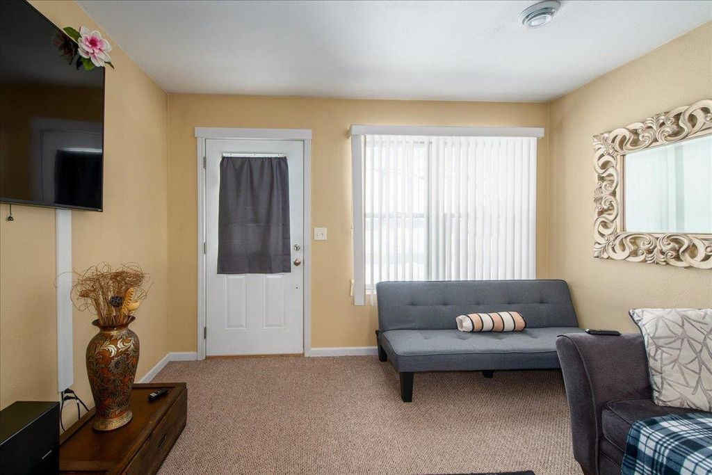 Photo of 403 W 6th AVENUE, Oshkosh, WI 54902 (MLS # 50319101)