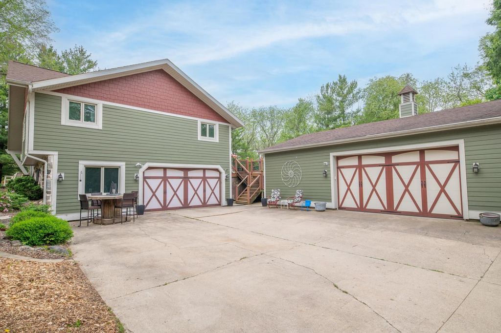 Photo of N29W29951 Shel-Mar DRIVE, Pewaukee, WI 53072 (MLS # 1963874)