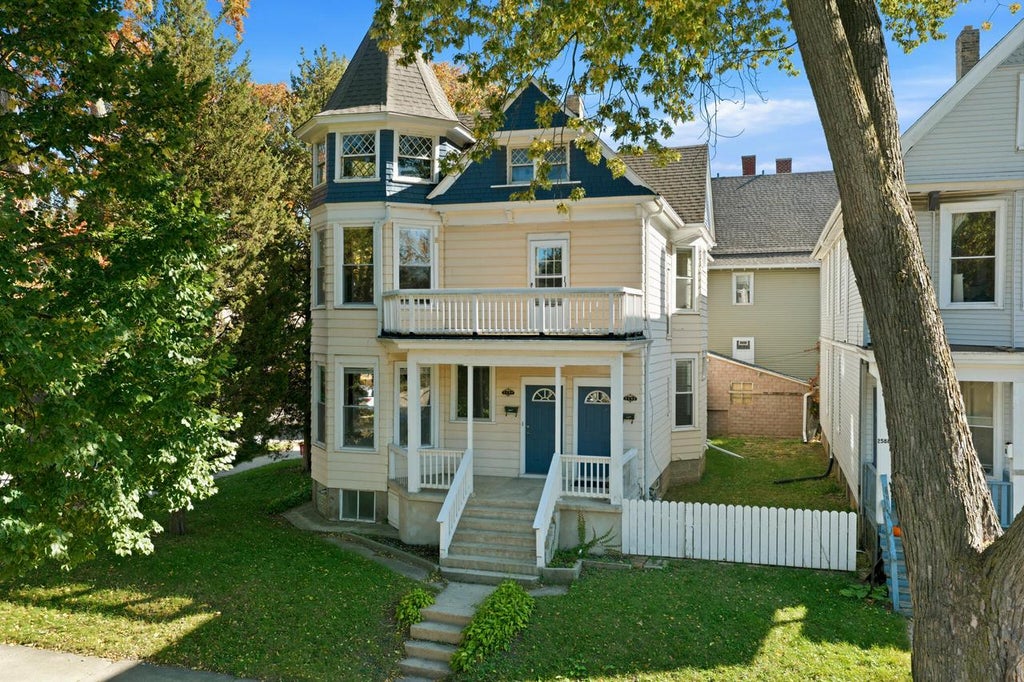 Photo of 2592 N Murray AVENUE #2594, Milwaukee, WI 53211 (MLS # 1984807)