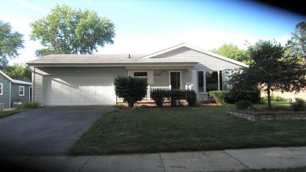Photo of 1083 Quinlan DRIVE #C, Pewaukee, WI 53072 (MLS # 1943057)