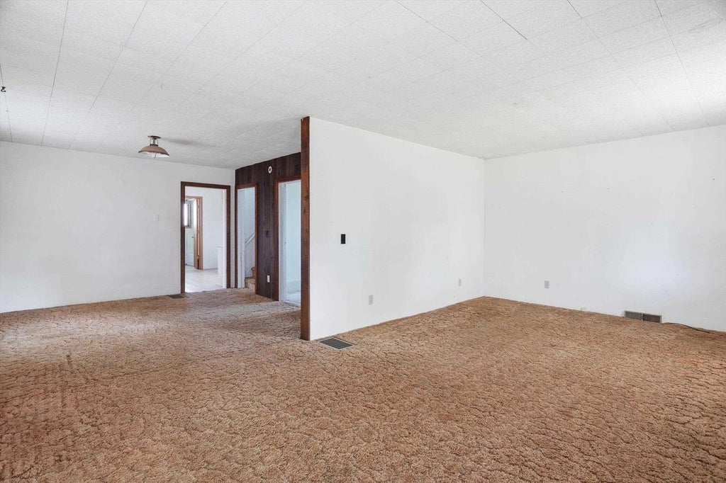 Photo of 1108 N Walnut AVENUE, Marshfield, WI 54449 (MLS # 22602382)