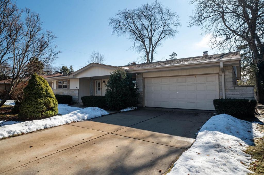 Photo of 11027 W Derby AVENUE, Wauwatosa, WI 53225 (MLS # 1950870)