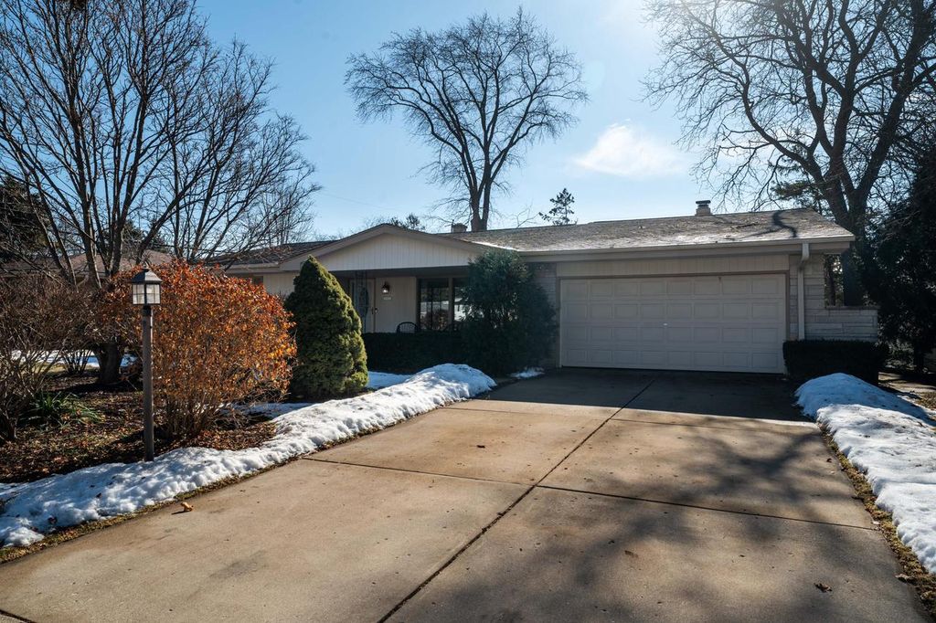 Photo of 11027 W Derby AVENUE, Wauwatosa, WI 53225 (MLS # 1950870)