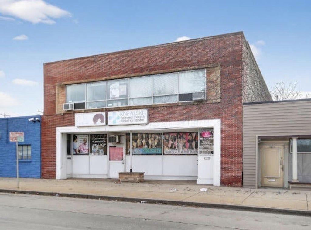 Photo of 4427-4429 W Fond du lac AVENUE, Milwaukee, WI 53216 (MLS # 1981148)