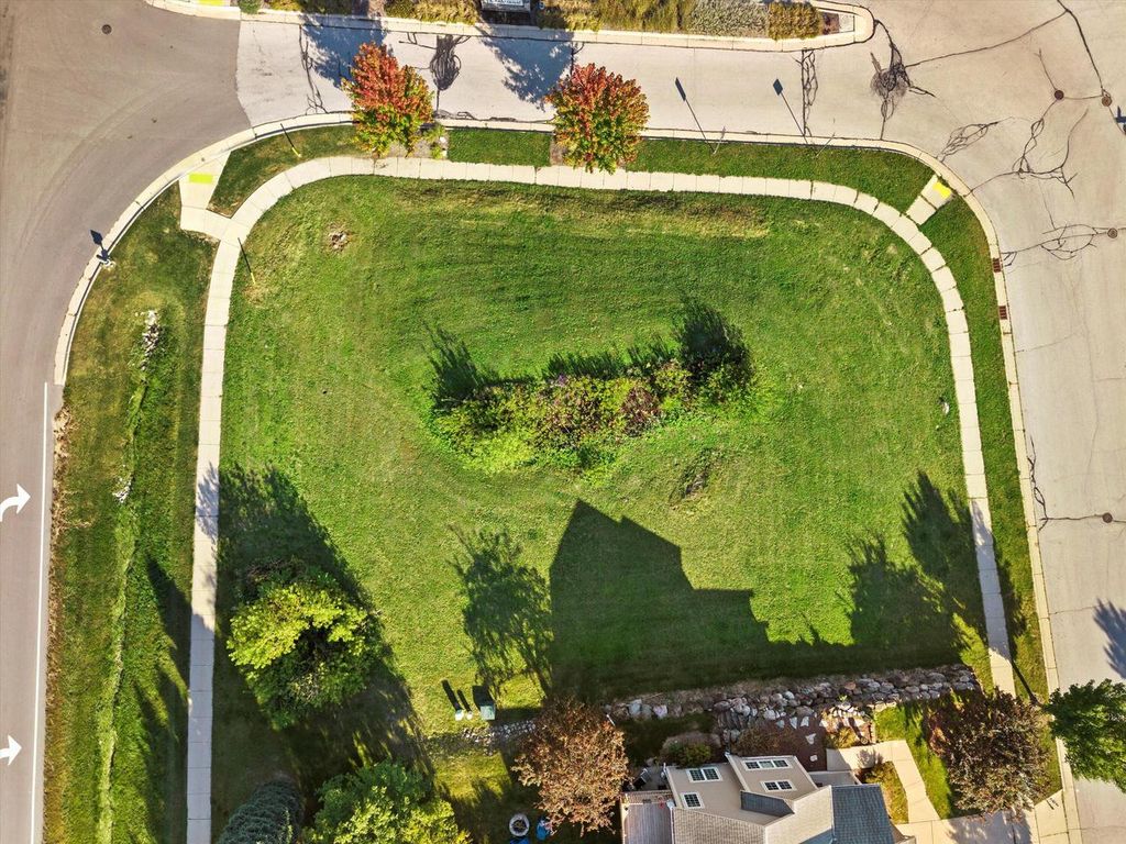 Photo of Lot 90 Oak Valley LANE, Waukesha, WI 53188 (MLS # 1950490)