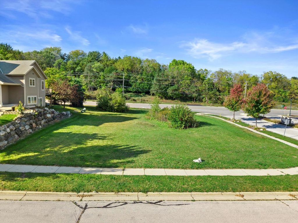 Photo of Lot 90 Oak Valley LANE, Waukesha, WI 53188 (MLS # 1950490)