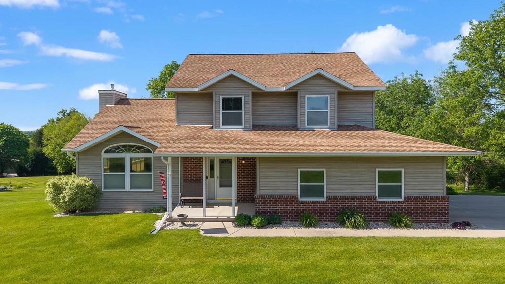 Photo of W14222 Selwood DRIVE, Prairie Du Sac, WI 53578 (MLS # 2024657)