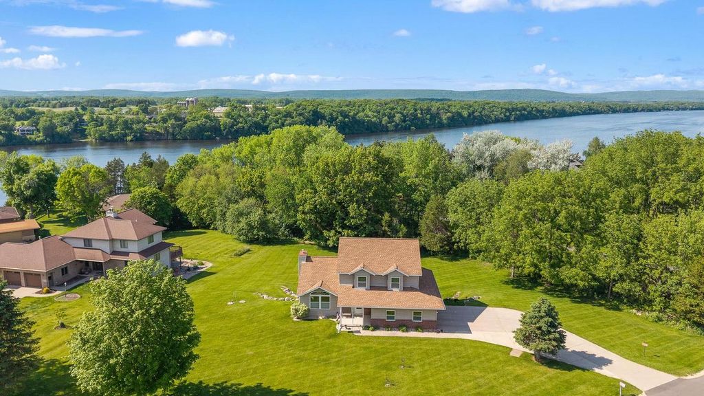 Photo of W14222 Selwood DRIVE, Prairie Du Sac, WI 53578 (MLS # 2024657)