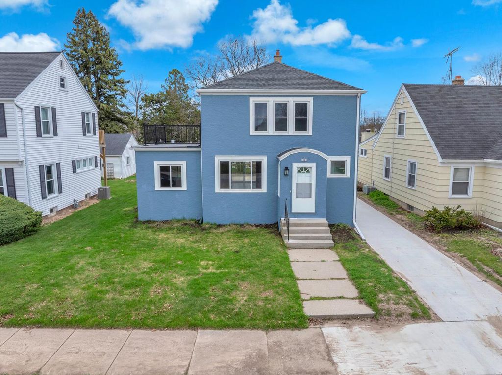 Photo of 2121 Cleveland AVENUE, Sheboygan, WI 53081 (MLS # 1959598)