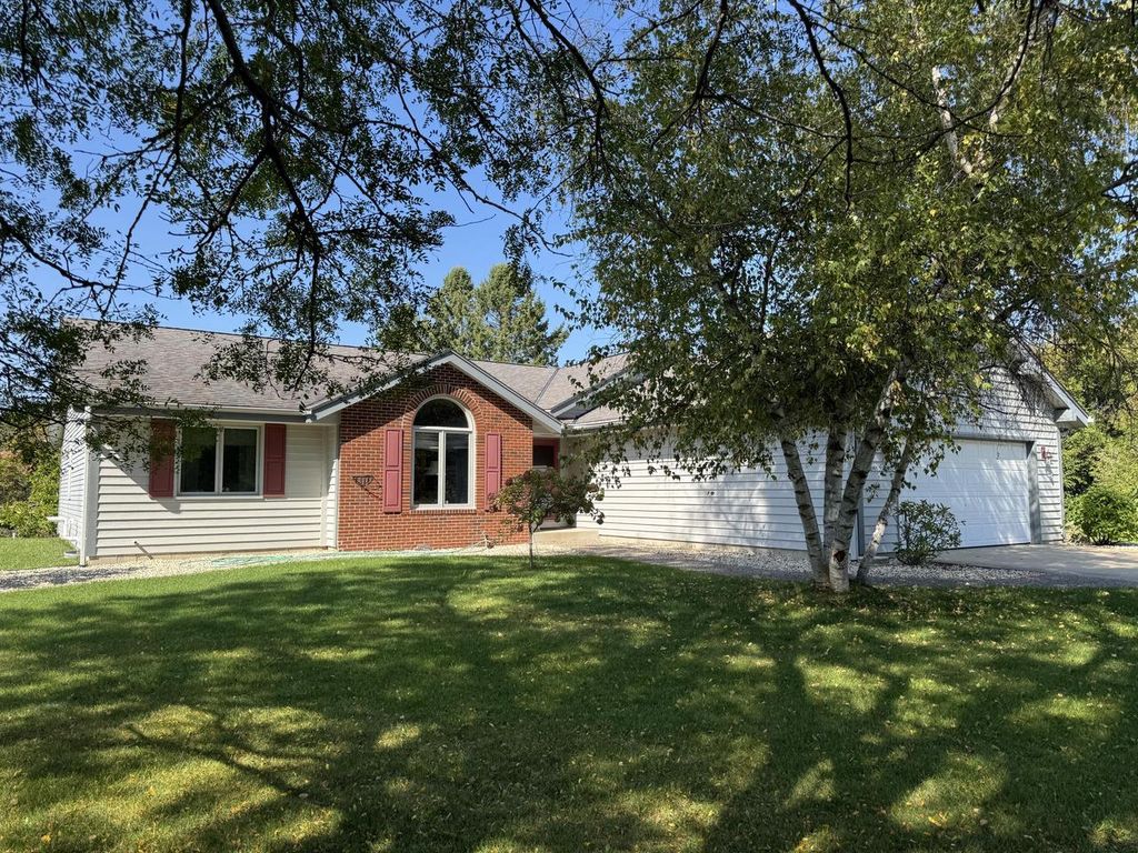 Photo of N66W28382 Meissner STREET, Hartland, WI 53029 (MLS # 1940323)