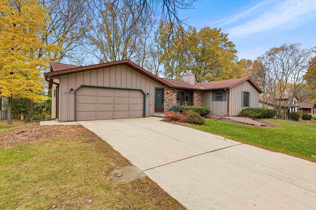 Photo of 1320 Oasis DRIVE, Green Bay, WI 54313 (MLS # 50334860)