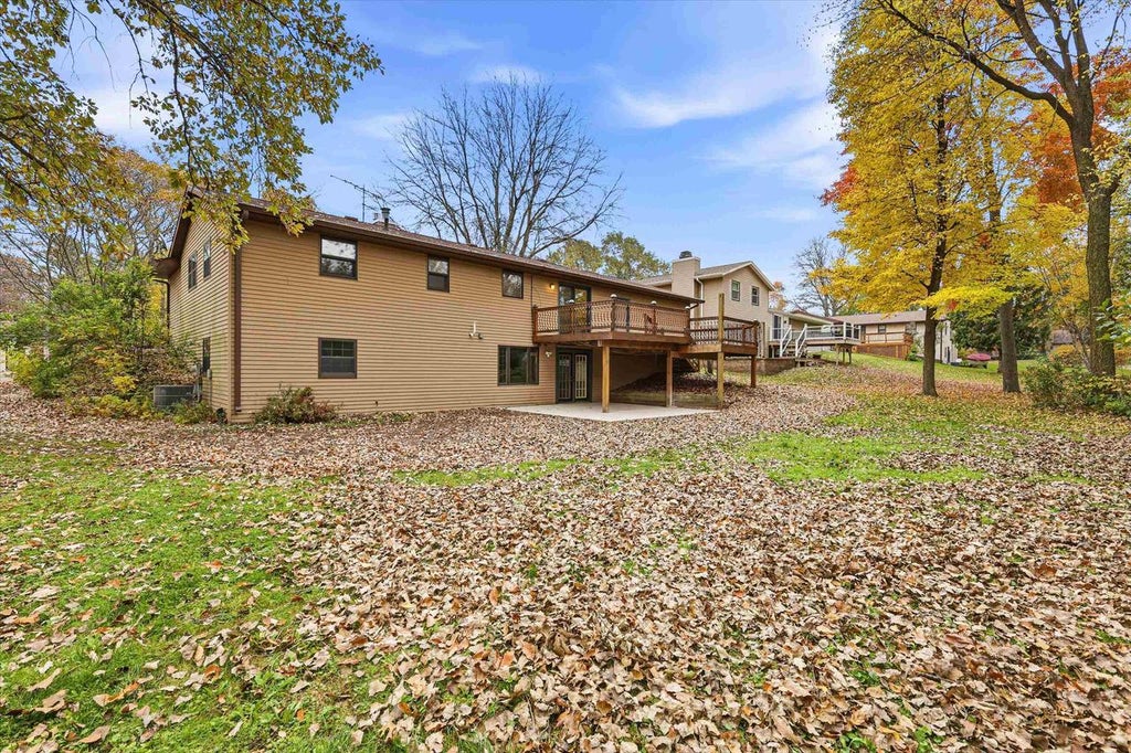 Photo of 1320 Oasis DRIVE, Green Bay, WI 54313 (MLS # 50334860)