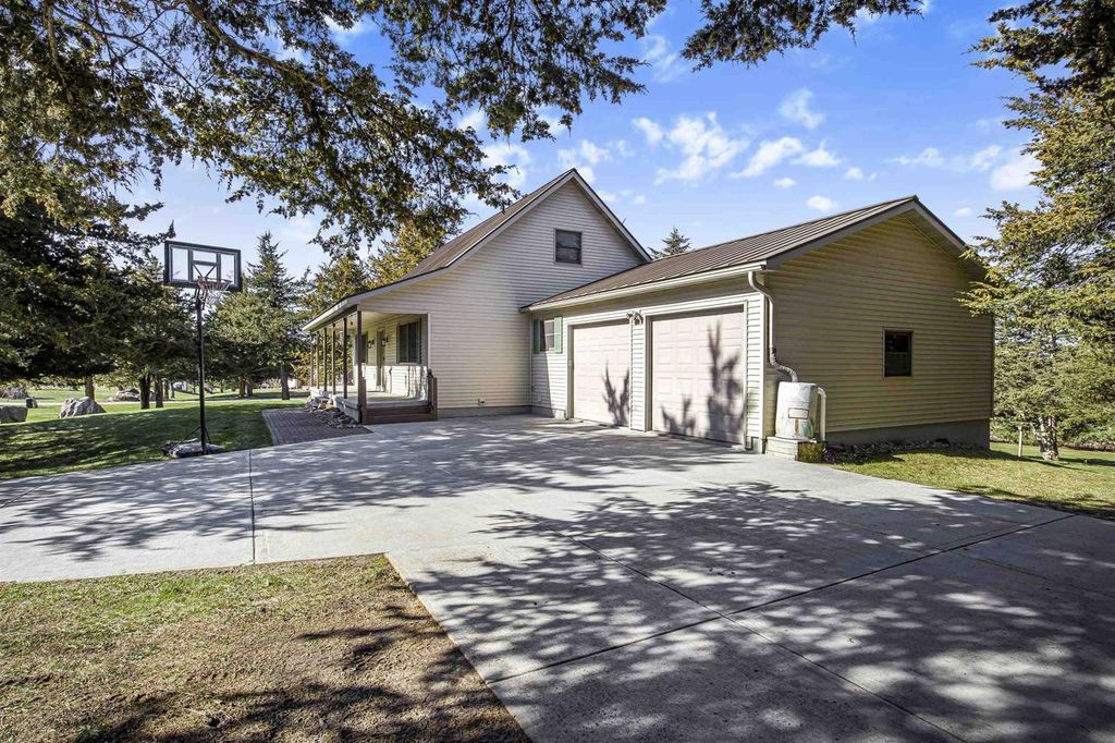 Photo of S4395 Cedarberry LANE, Baraboo, WI 53913 (MLS # 2019861)