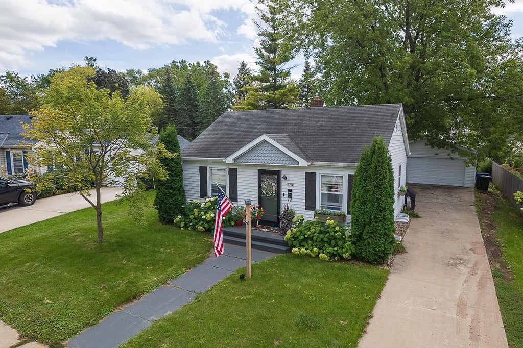 Photo of 932 Mansion STREET, De Pere, WI 54115 (MLS # 50332960)