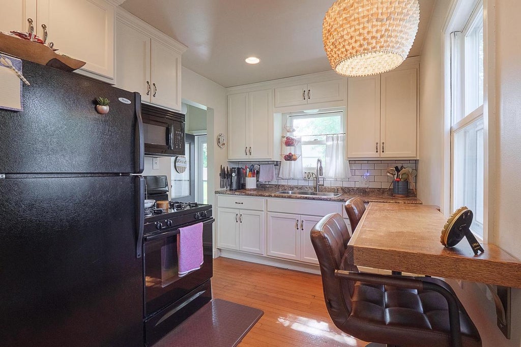 Photo of 932 Mansion STREET, De Pere, WI 54115 (MLS # 50332960)