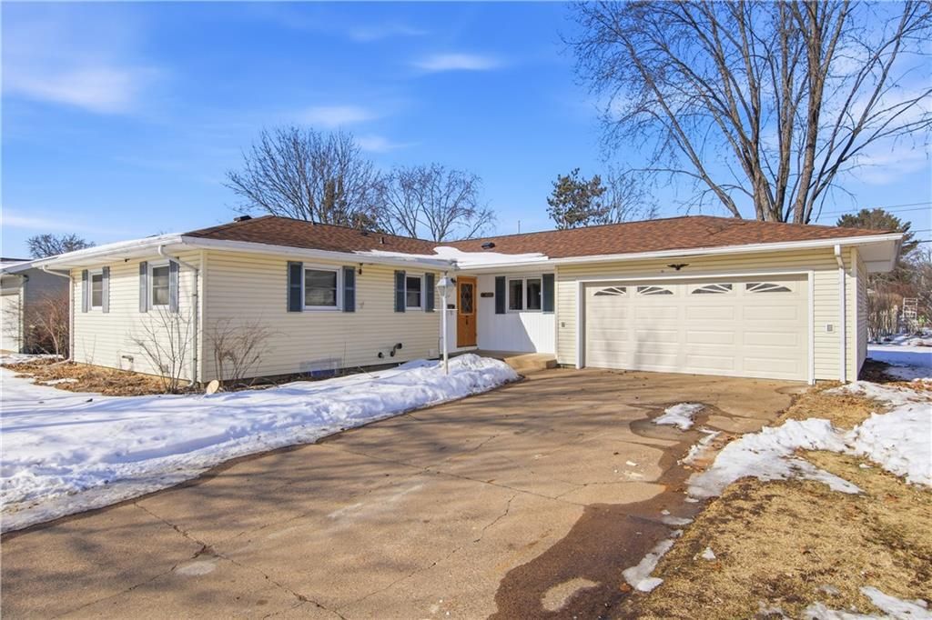 Photo of 922 E Fillmore AVENUE, Eau Claire, WI 54701 (MLS # 1598357)