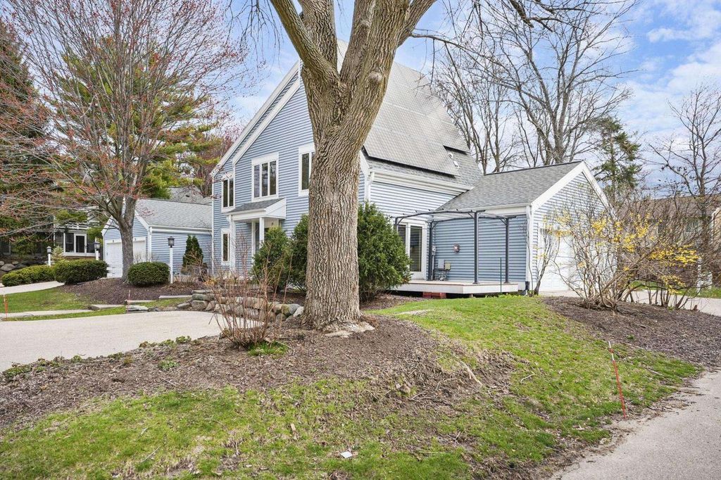 Photo of 19 Red Maple TRAIL, Madison, WI 53717 (MLS # 2020227)