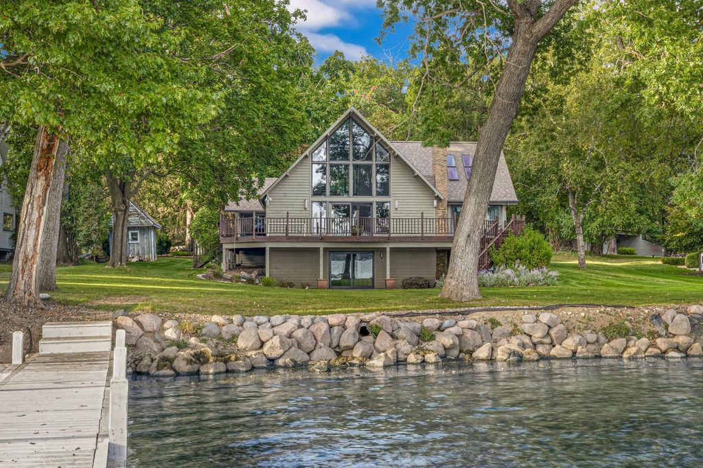 Photo of 2810 Willow Point DRIVE, Delavan, WI 53115 (MLS # 1938326)