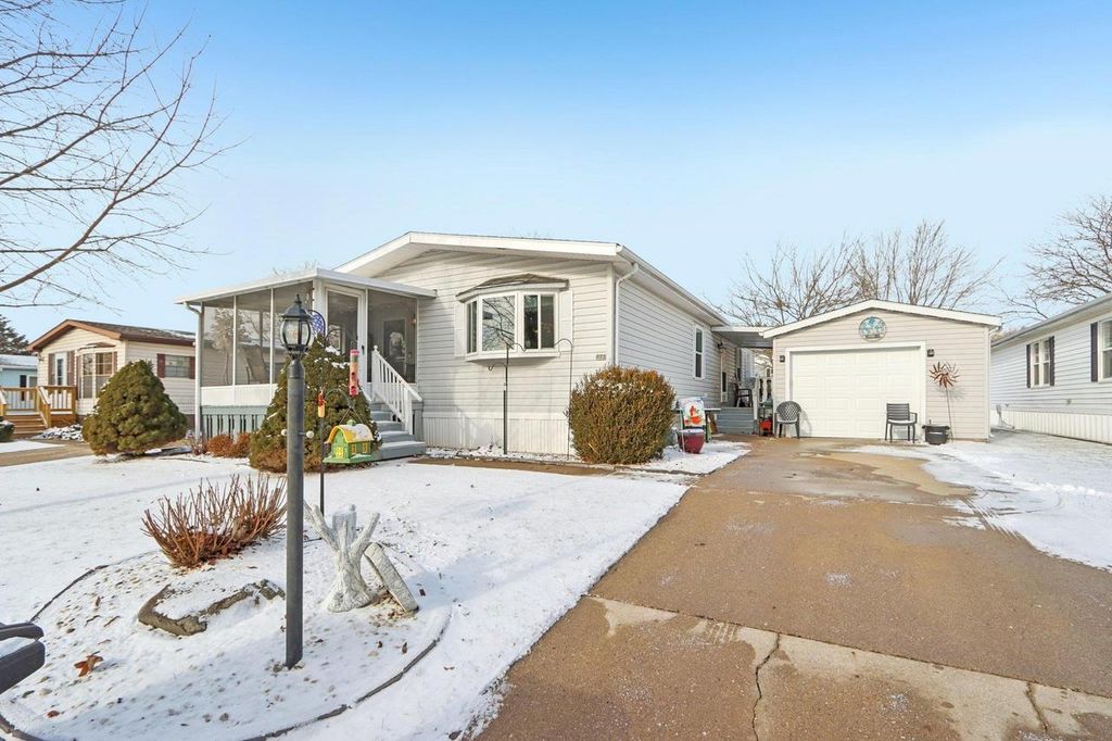 Photo of 412 Oak Lodge ROAD, Waterford, WI 53185 (MLS # 2014980)