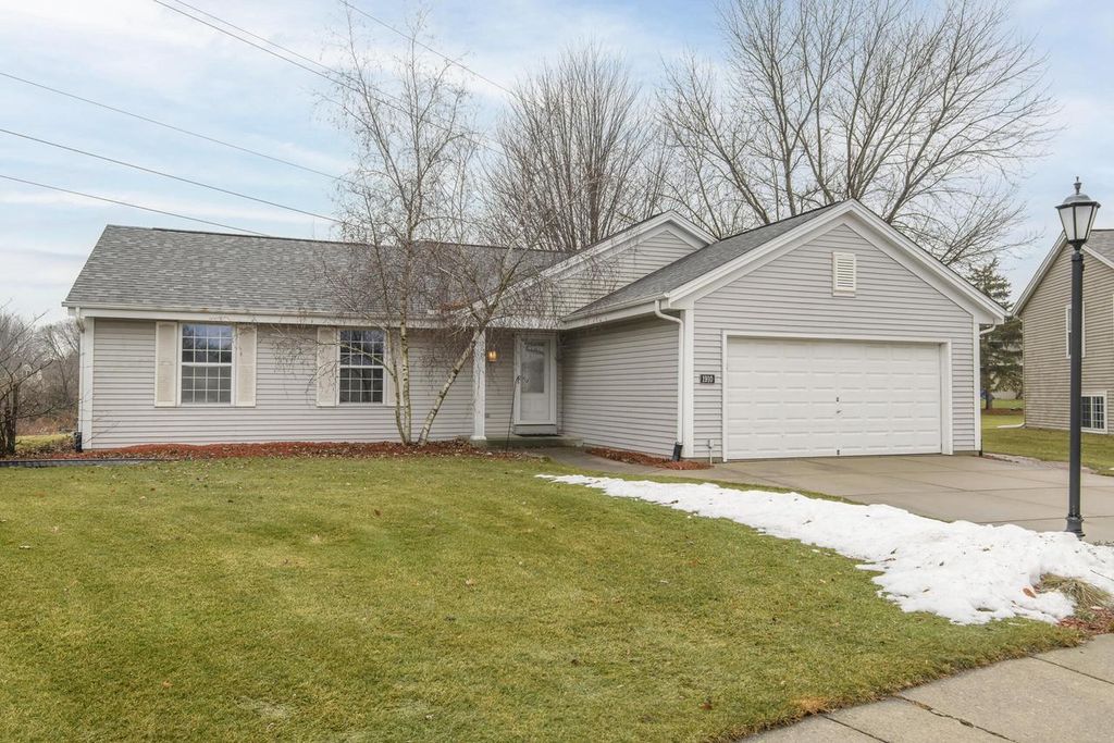 Photo of 1910 Crossbow COURT, Waukesha, WI 53186 (MLS # 1945901)