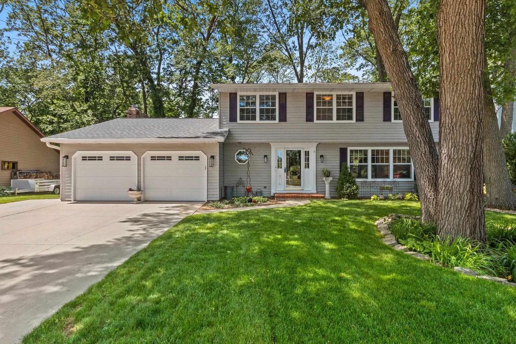 Photo of 2026 Candle WAY, Green Bay, WI 54304 (MLS # 50328929)